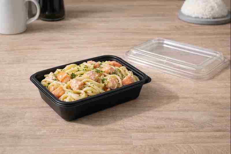 BOITE RECT PP BLACK 28OZ - 795ML ( CT DE 150 )